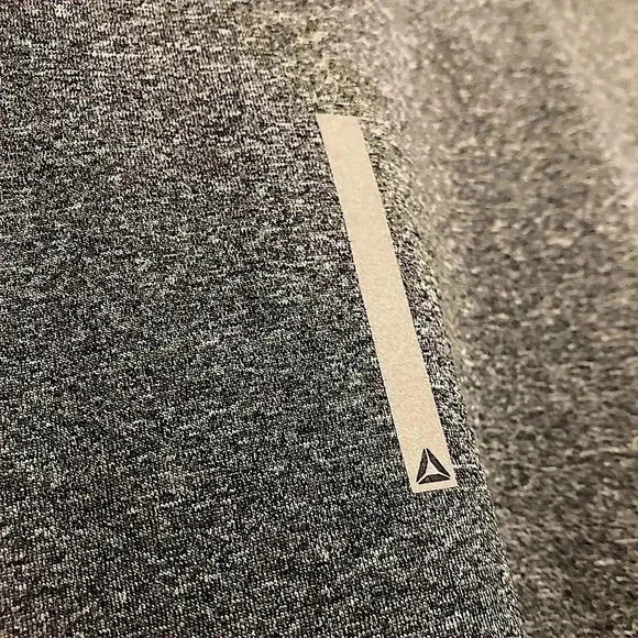 Reebok Women’s Pullover Sweatshirt 1/4-zip Grey Sz. Large - Picture 6 of 6